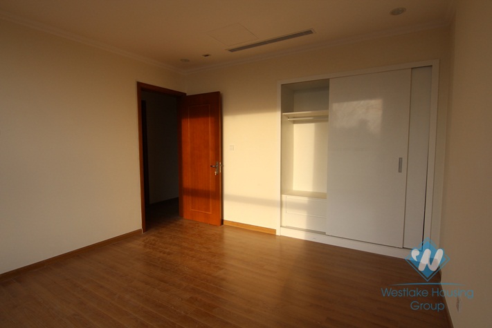 Unfurnished  apartment for rent in Vinhomes Nguyen Chi Thanh, Dong Da district, Ha Noi